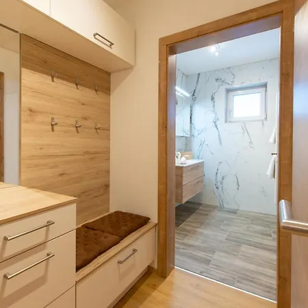 菲彻廷格包尔公寓 *