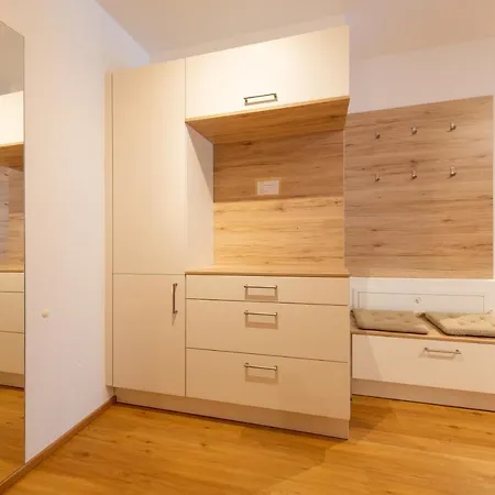 菲彻廷格包尔公寓 *